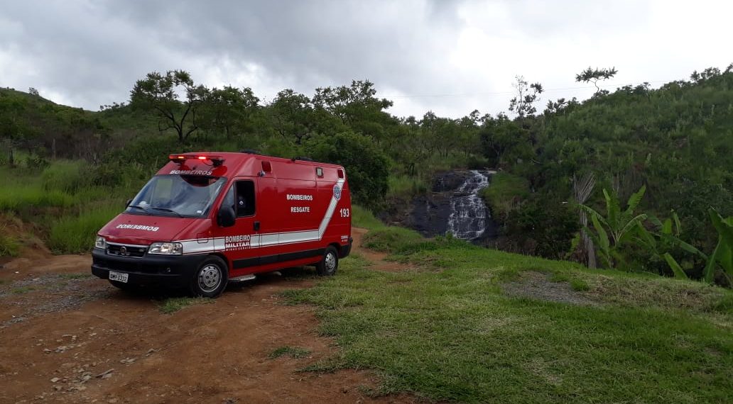 Rapaz cai em cachoeira em Poços de Caldas
