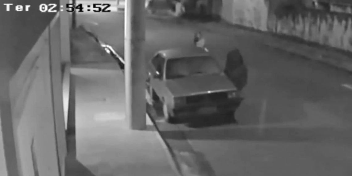 Imagens mostram trio furtando no Jardim dos Estados