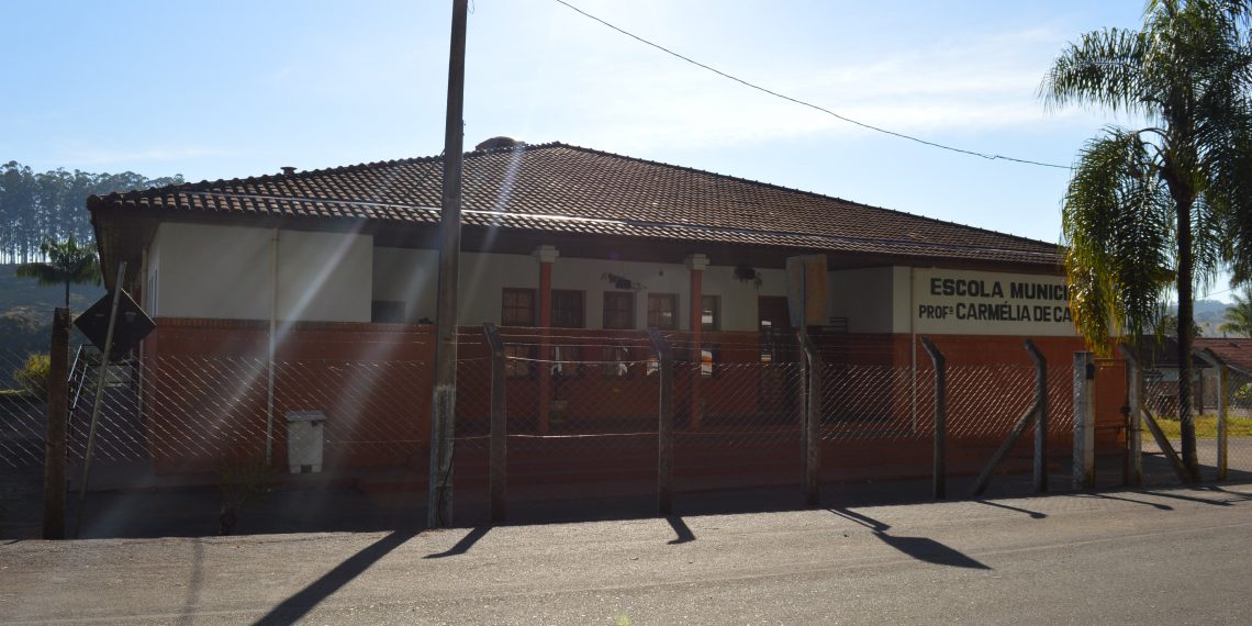 Escola Municipal Professora Carmélia de Castro tem aulas suspensas