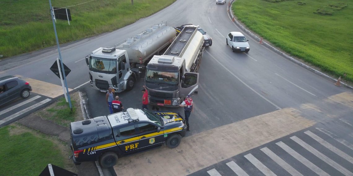 PRF de Poços de Caldas apreende caminhões por suspeita de fraude fiscal