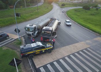 PRF de Poços de Caldas apreende caminhões por suspeita de fraude fiscal