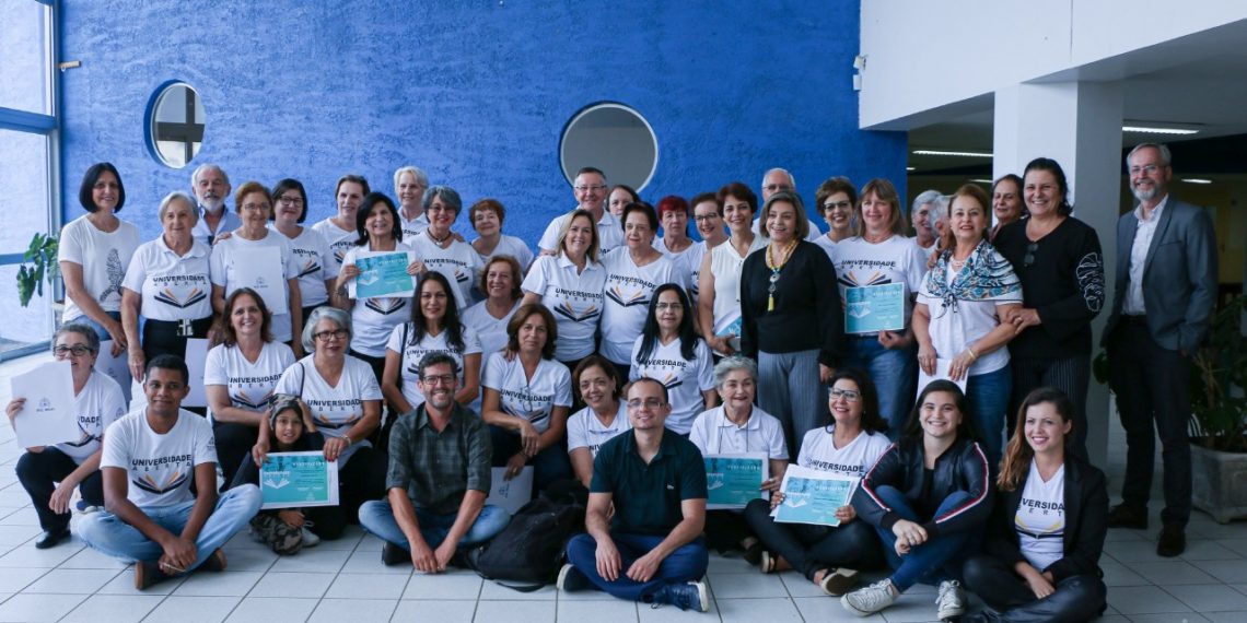 PUC Minas Poços de Caldas oferece curso de extensão gratuito para pessoas da maior idade