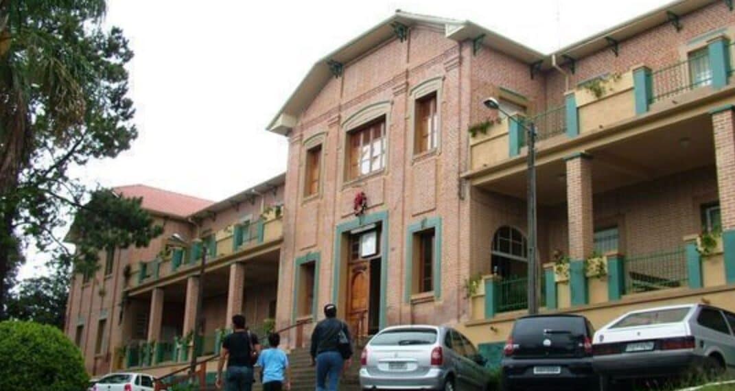 Novo decreto suspende aulas da rede municipal de ensino de Poços por tempo indeterminado