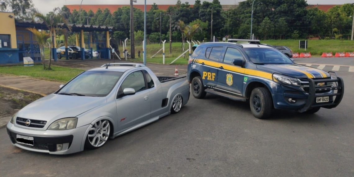 Polícia Rodoviária Federal recupera veículo roubado