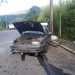 Carro capota na estrada Poços/Palmeiral