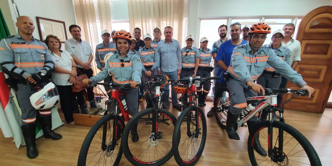 Patrulhamento do trânsito no centro de Poços vai contar também com bicicletas