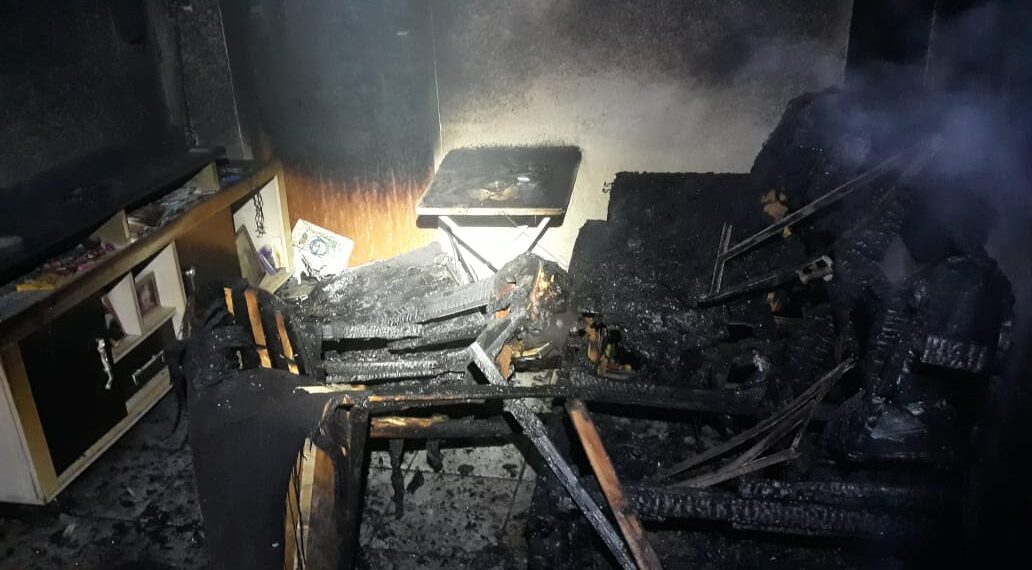 Bombeiros resgatam homem em incêndio em residência em Poços de Caldas