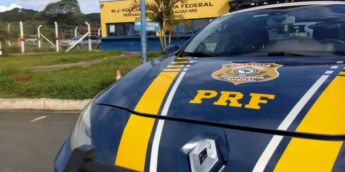 Homem é preso pela PRF após apresentar CNH falsa em fiscalização