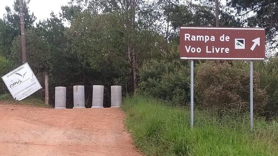 Prefeitura de Poços bloqueia acesso à rampa de Voo Livre com manilhas