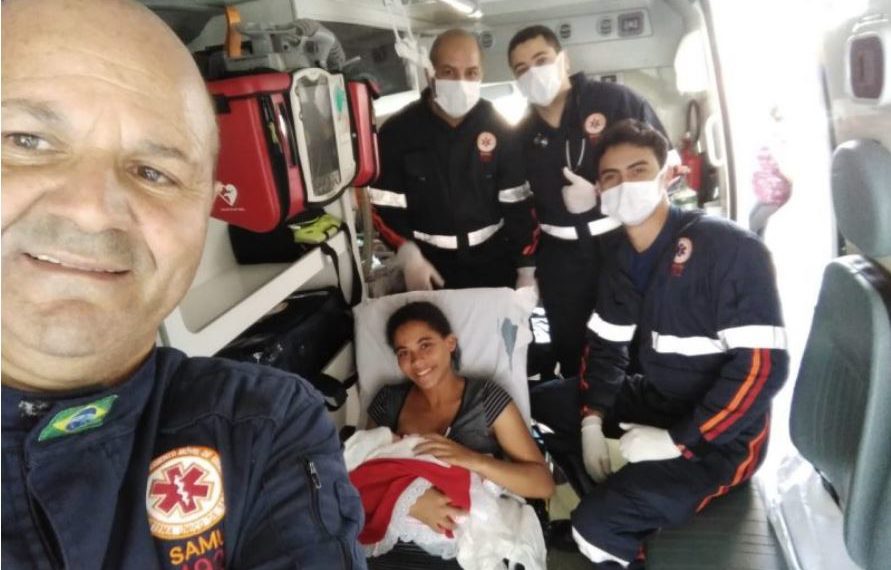 Equipe do SAMU auxilia no nascimento de mais uma criança em Poços
