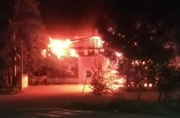 Incêndio destrói quatro toneladas de materiais recicláveis de cooperativa em Poços