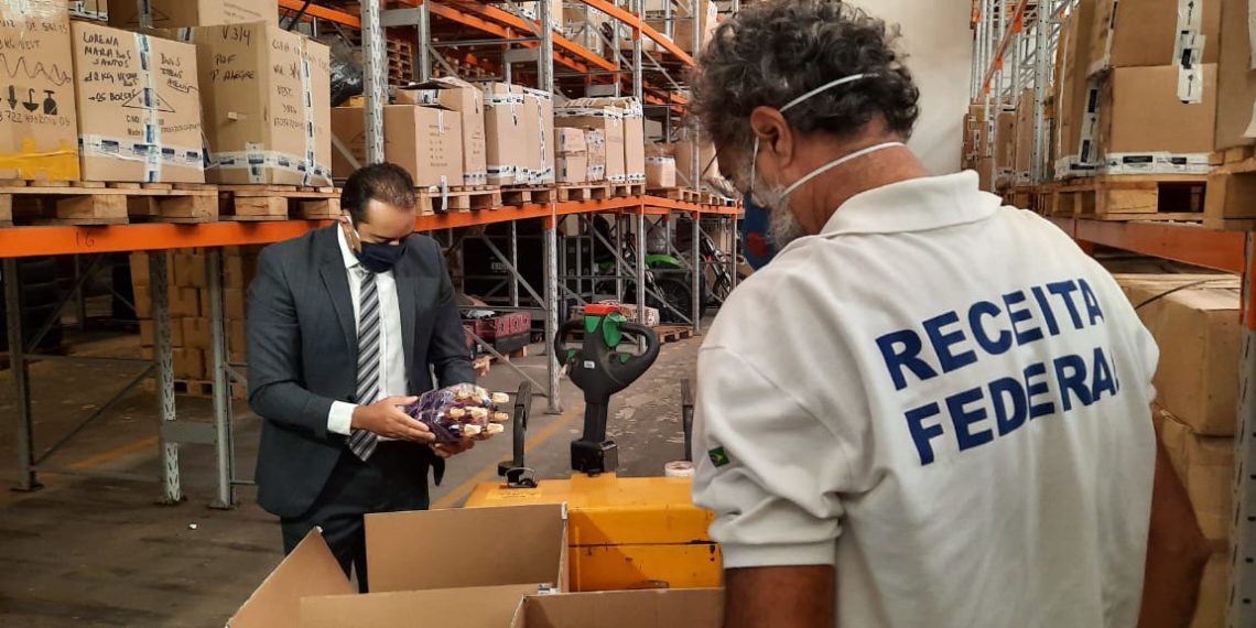 Receita Federal faz nova doação de 30 mil litros de bebidas alcóolicas para fabricação de álcool em gel