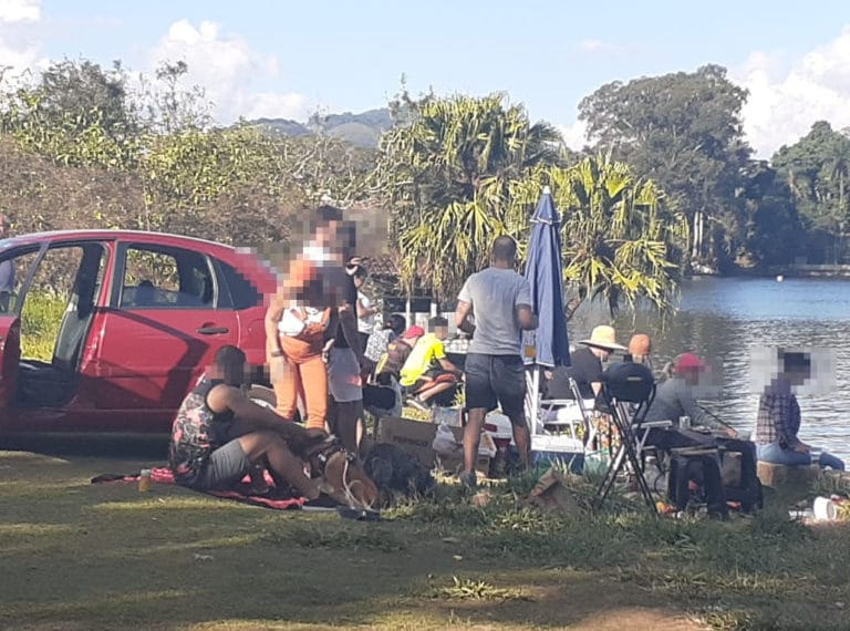 Pessoas ignoram isolamento e são flagradas pescando em represa de Poços de Caldas
