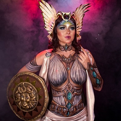 Maquiadora poços-caldense Wanessa Brazil é finalista em concurso Nacional de Maquiagem