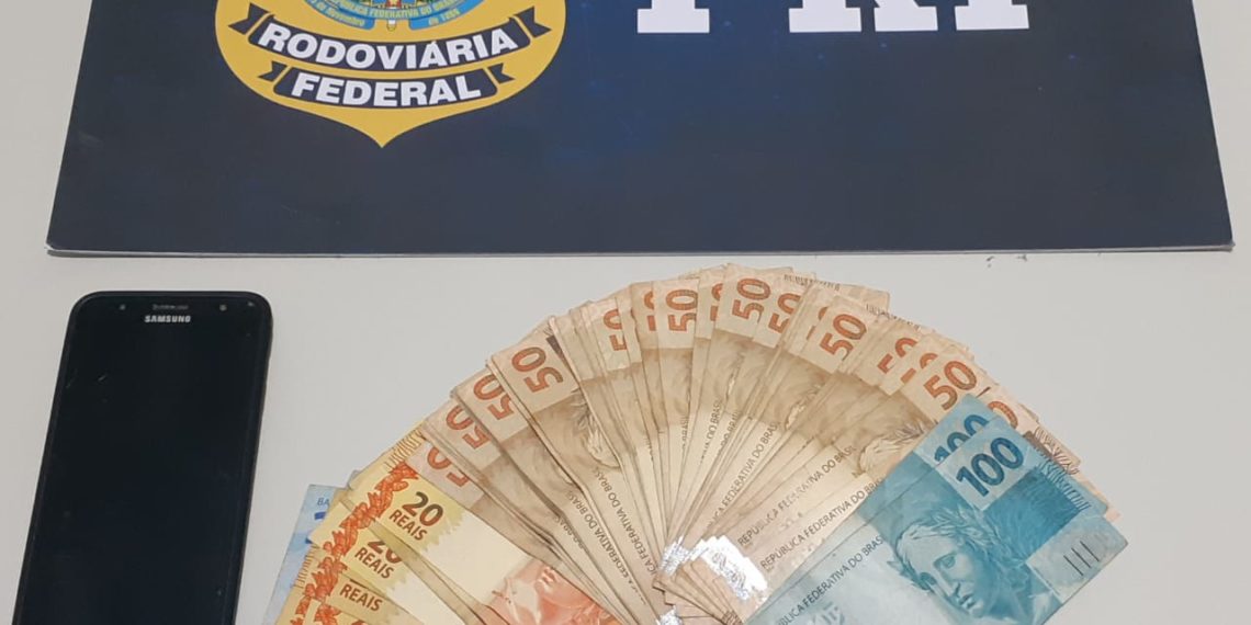 Fugitivo da polícia é preso com documento falso e dinheiro