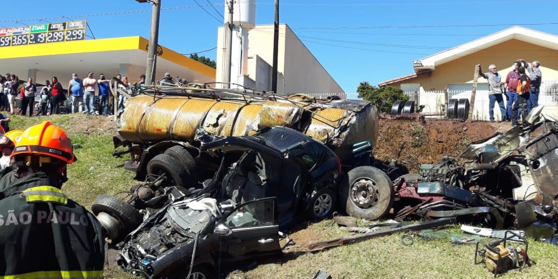 Morre caminhoneiro do acidente registrado em Poços nesta quinta-feira