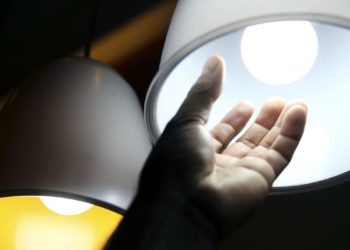 Aneel prorroga até 31 de julho proibição de corte de energia elétrica
