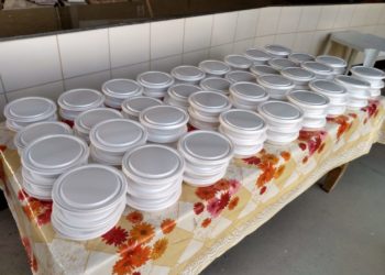 PANDEMIA SEM FOME | Projeto distribui jantares e cestas básicas a quem necessita