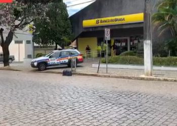 Família de gerente é feita refém e criminosos assaltam agência em Caldas