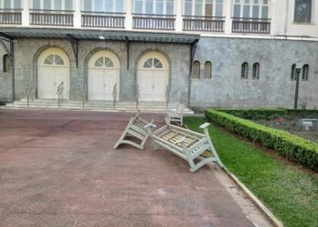 Bancos de Praça são alvos de vandalismo em Poços de Caldas