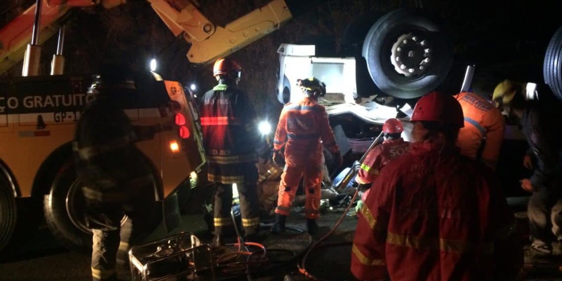 Homem morre e outro fica ferido em acidente na rodovia SP 342 entre Poços e Águas da Prata