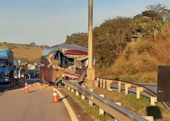 Acidente com ônibus que seguia de Poços para BH deixa dois mortos