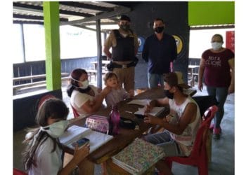 Durante a pandemia, crianças estudam em bar da zona rural de Poços de Caldas