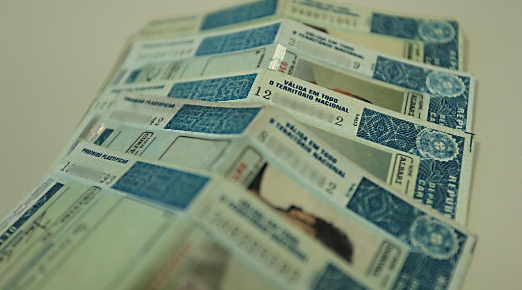 Autoescolas retornam com aulas teóricas e práticas em Poços de Caldas