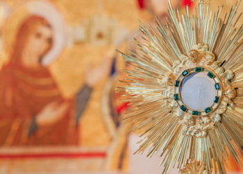 CORPUS CHRISTI | Sem tradicionais tapetes Paróquias realizam procissões