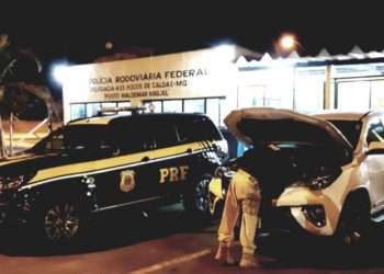 PRF apreende carro de luxo adulterado em Caldas