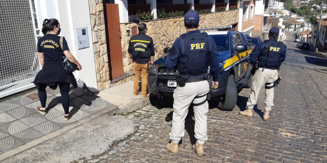 PRF e auditores fiscais combatem trabalho escravo em Machado