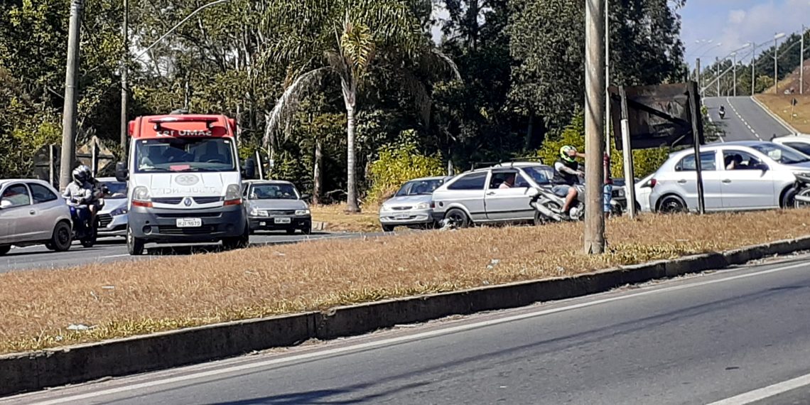 Motoboy fica ferido após acidente na Edmundo Cardilo