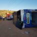 Ônibus rural tomba e trabalhadores ficam feridos em Divinolândia
