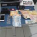 Dupla é detida com drogas e dinheiro estrangeiro