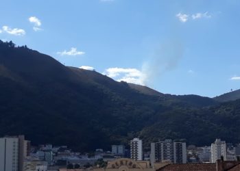 Incêndio atinge Serra de São Domingos em Poços de Caldas