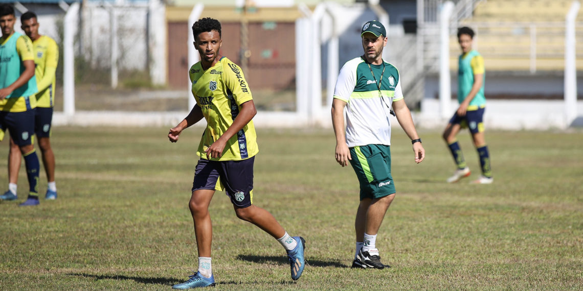 Técnico da Caldense testa formações para suprir baixas no elenco após pausa do Mineiro