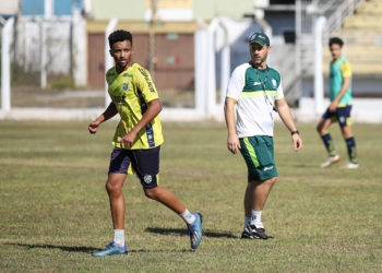 Técnico da Caldense testa formações para suprir baixas no elenco após pausa do Mineiro