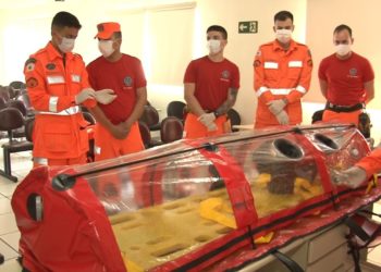 Bombeiros de Poços recebem ‘maca bolha’ para transportar vítimas com suspeita de Covid-19