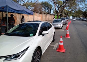 Profissionais da saúde com placas de fora receberão selos de identificação no Demutran em Poços de Caldas