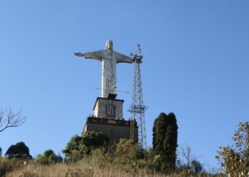 Para melhoria visual, torre que fica em frente ao Cristo será retirada na sexta (17)