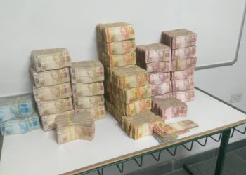 PMMG prende homem com cerca de R$ 1 milhão escondidos em carro