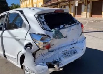 Acidente envolve quatro veículos na área central de Poços de Caldas