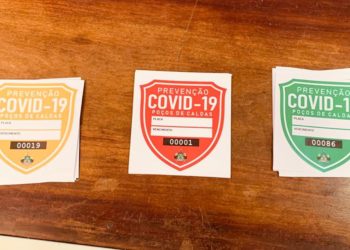 Veículos recebem selos de identificação pela Prefeitura de Poços de Caldas