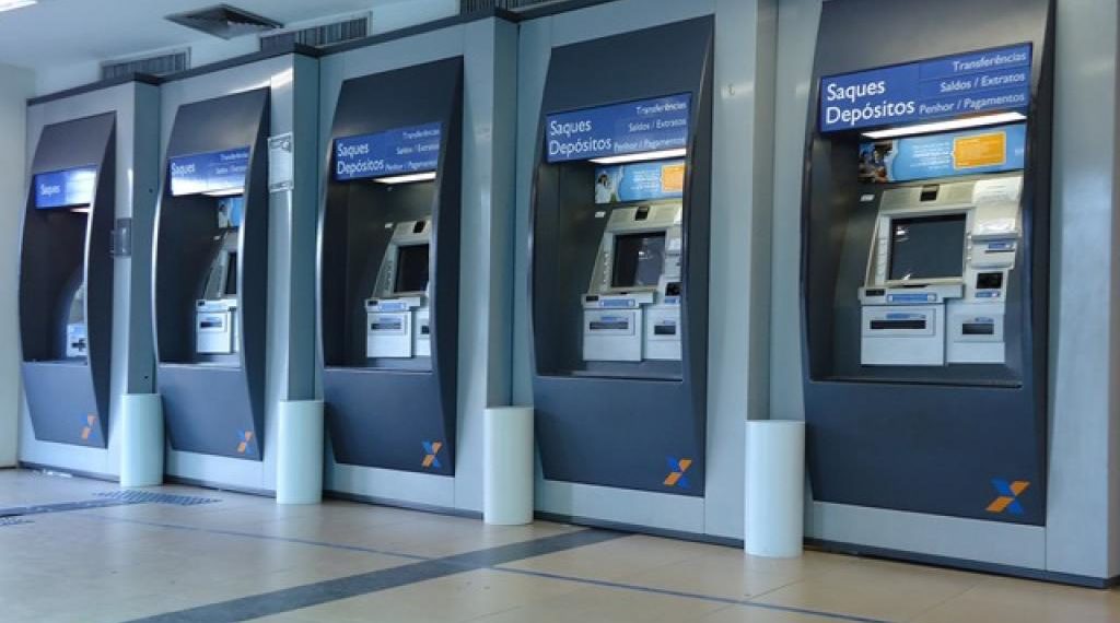 Nascidos em julho recebem abono salarial nesta quinta