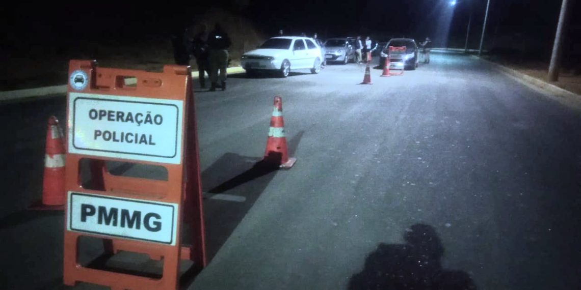 “Operação Perturbação do Sossego”: PM apreende veículos e prende pessoas em Poços