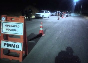 “Operação Perturbação do Sossego”: PM apreende veículos e prende pessoas em Poços