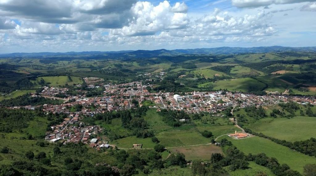 Prefeito de Caldas publica decreto autorizando funcionamento de hotéis e pousadas