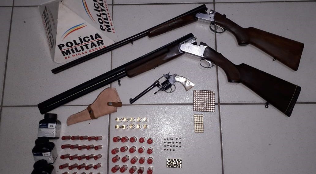 Homem é preso com armas e munições em Divisa Nova