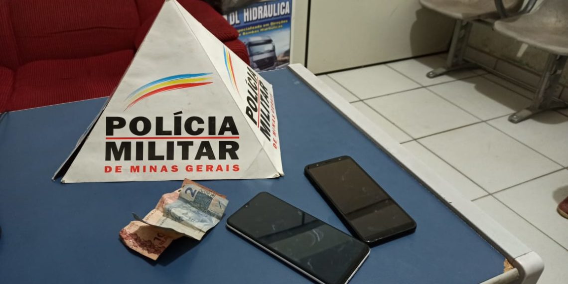 PM prende suspeitos que assaltaram mulheres no centro de Poços