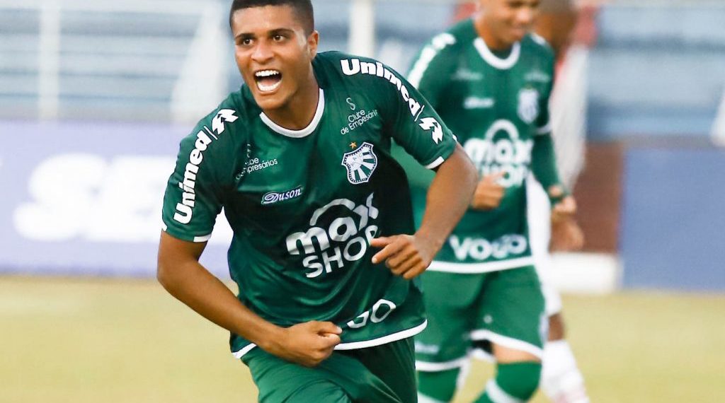 Destaque da Caldense no Mineiro, atacante João Victor acerta com time português